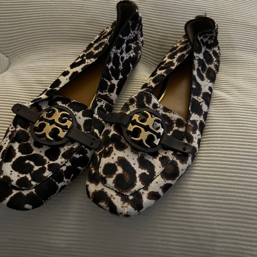 Tory Burch Animal Print Loafers with Black Accents 5.5 calf hair leather - Picture 2 of 7